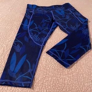Azul Paradise Pocket Light n Tight Hi-Rise Capri 20" (12)